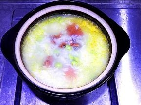 15.煮至粘稠即可关火。