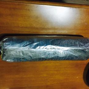 包裹起来，放入冰箱冷藏定型两小时，味道更佳