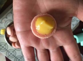 夹入百香果凝酱，「食谱百香果凝酱的做法，前两天刚做的，好吃！」