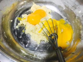 加入分离出的3个蛋黄
