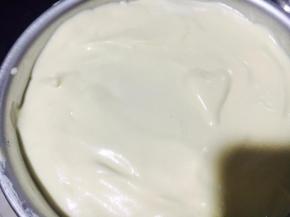 整平表面，震两下，震出大气泡。130度，中层，50分钟。出炉后倒扣，至完全冷却后脱模