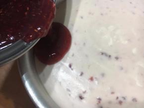 30分种取出慕斯，缓缓倒入。