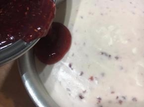 30分种取出慕斯，缓缓倒入。