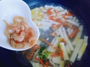 加入泡好的开洋。