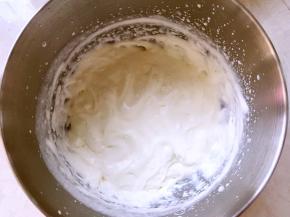 淡奶油加糖粉打出轻微纹路