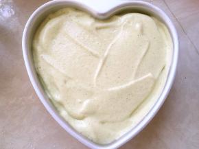 倒入模具，之后再轻轻磕几下，震出气泡，入烤箱150度烤50分钟，出炉倒扣，凉透脱模