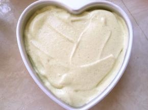 倒入模具，之后再轻轻磕几下，震出气泡，入烤箱150度烤50分钟，出炉倒扣，凉透脱模