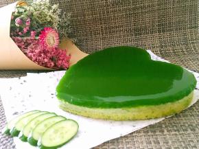 冰箱冷藏4个小时后，冰凉爽口的黄瓜慕斯就做好啦，淡淡的黄瓜清香，很适合夏天