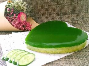 冰箱冷藏4个小时后，冰凉爽口的黄瓜慕斯就做好啦，淡淡的黄瓜清香，很适合夏天