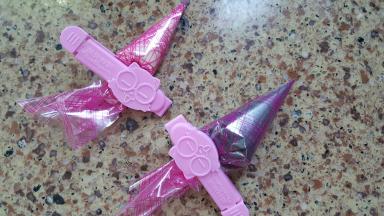 4．需要什么颜色，自己可以加入适量的色素进行调配。