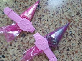 4．需要什么颜色，自己可以加入适量的色素进行调配。