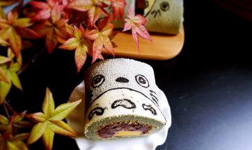 24．卷好蛋糕卷后，切块，萌萌的龙猫蛋糕卷就好了。