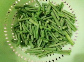 放在篮子里沥干水分。