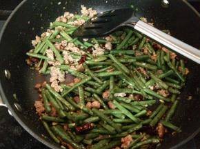 加入生抽翻炒均匀即可出锅。