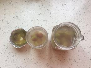 倒入白凉粉溶液