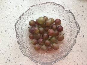 将葡萄剪好