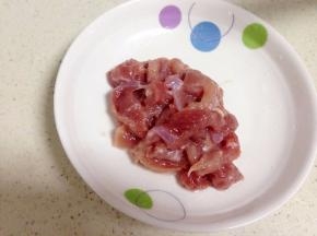 瘦肉切片备用