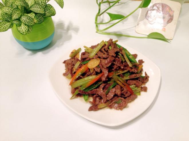 芹菜炒牛肉