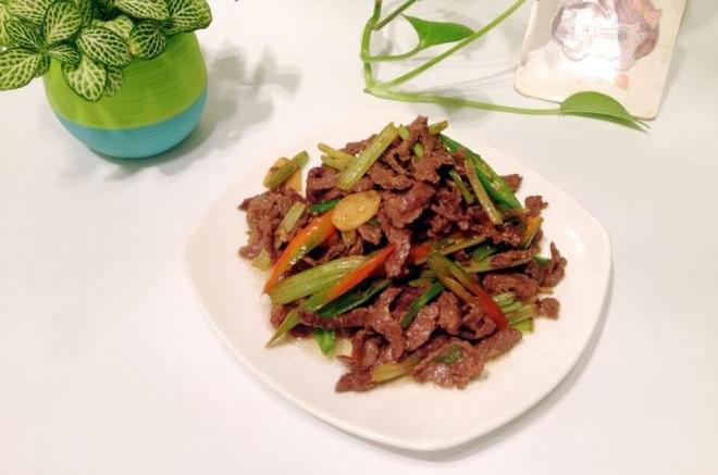 芹菜炒牛肉