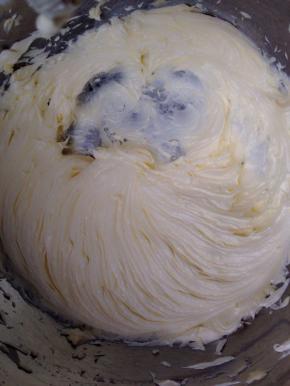 体积变大、颜色发白即可