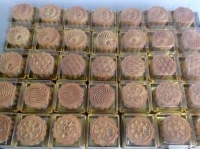 13、月饼完全凉透后装盒封口，待二到三天回油后食用。