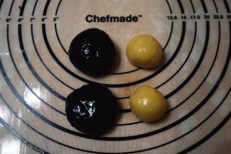 50克的月饼模，现在用来制作60克的月饼，其中月饼皮20克，馅料40克一份。