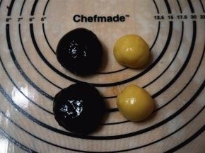 50克的月饼模，现在用来制作60克的月饼，其中月饼皮20克，馅料40克一份。