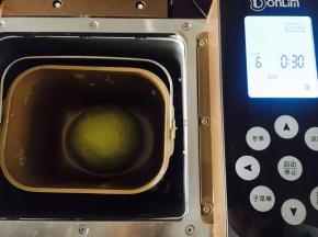 启动发酵程序30分钟，「南瓜粉面团不用发酵」