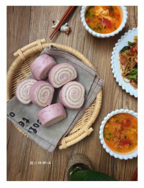 大火烧开转中火蒸15分钟，关火后焖5分钟再揭开，出锅就可以吃啦