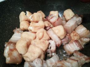 再来放油豆腐，