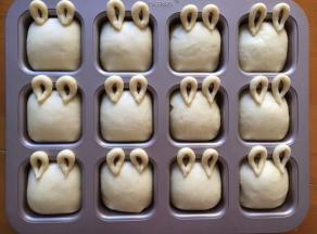 放在二次发酵好后的面团上