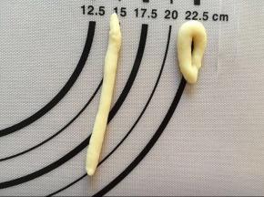 搓长，然后折叠，