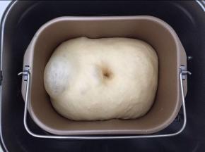 发酵到两倍大，戳洞不回缩即可