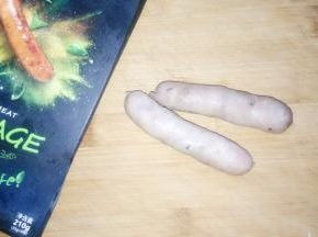 珍妮珍馐罗勒风味香肠，上锅蒸15分钟。