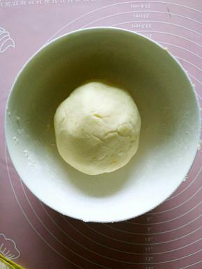 揉成团，盖好醒十分钟