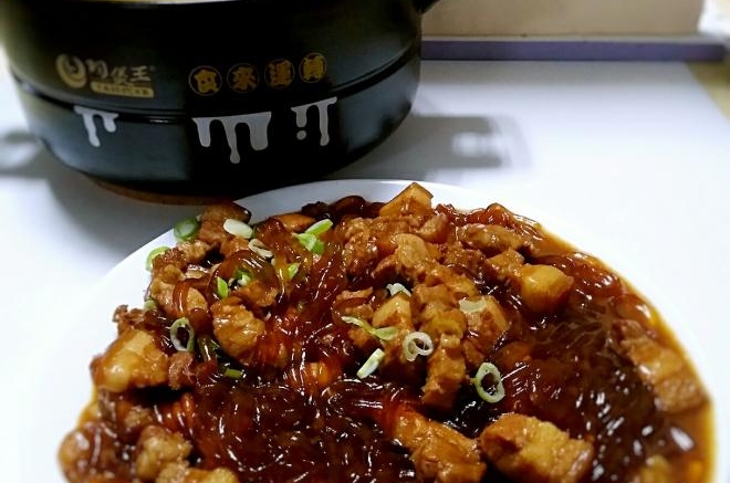 砂锅做的正宗东北菜～猪肉炖粉条