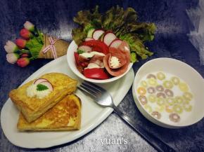 搭配牛奶麦圈，丰盛的早餐完成。