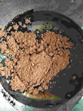 油+水+可可粉倒入盆内