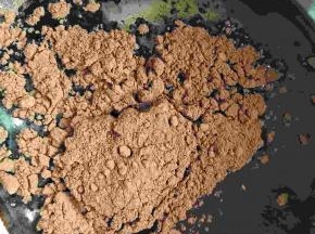 油+水+可可粉倒入盆内