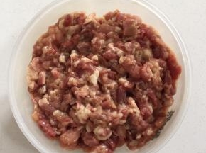 顺时针方向搅拌均匀腌制20分钟！