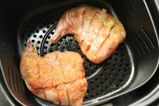 放入空气炸锅。