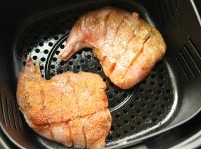 放入空气炸锅。