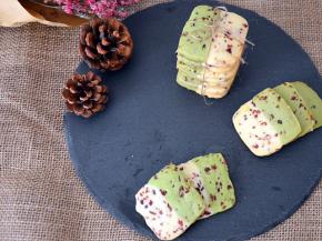 入烤箱170度烤18分钟，表面微微上色即可