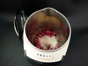 一起放入豆浆机中