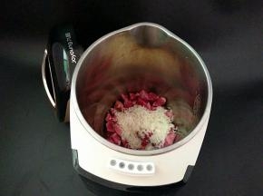 一起放入豆浆机中