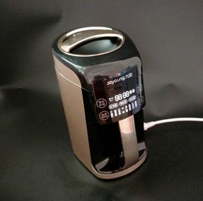 通上电源，显示屏亮起来。