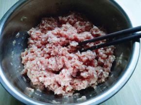 用筷子搅拌均匀，放旁边备用。