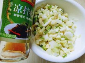 加入凉拌醋。