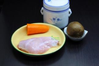 准备食材：新鲜兔腿肉、罗汉果、胡萝卜、炖盅等；