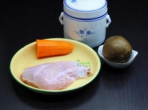 准备食材：新鲜兔腿肉、罗汉果、胡萝卜、炖盅等；